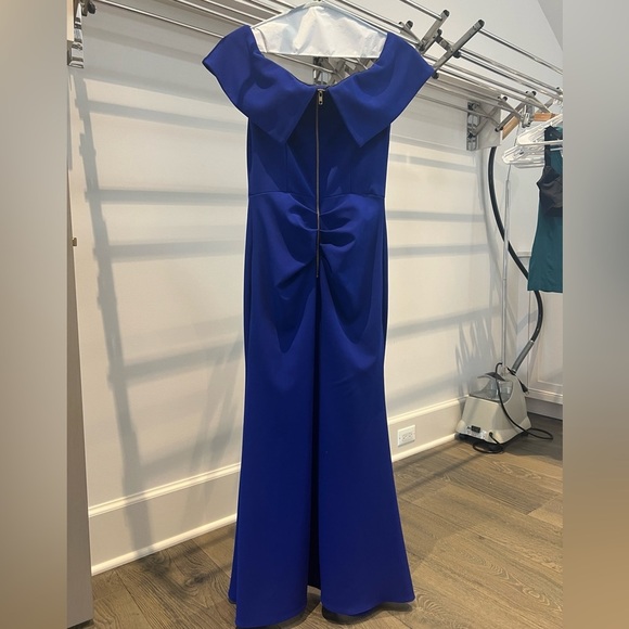 Bloomingdale exclusive Aqua brand off the shoulder Scuba Crepe Gown blue Sz 6 - Picture 7 of 11